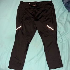 USED Women’s Capri Leggings